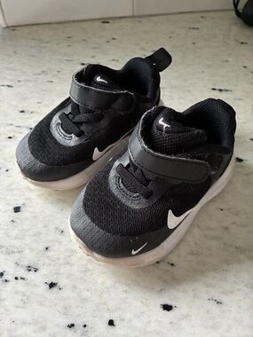 5C Nike Slip On Sneakers